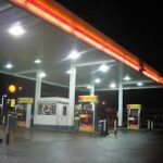 Diesel czy Benzyna – Co lepsze przy wynajmie busa na dłuższą trasę?