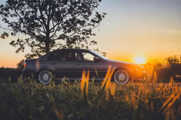 Zastanawiasz się, jak wybrać rzetelną wypożyczalnię samochodów i nie dać się naciągnąć? Ten poradnik pokazuje, na co zwracać uwagę – od ubezpieczenia, przez warunki najmu, po ukryte opłaty. Przeczytaj, zanim podpiszesz umowę!