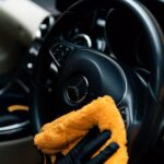 Jak czyścimy samochody na wynajem? Profesjonalne czyszczenie i dezynfekcja krok po kroku