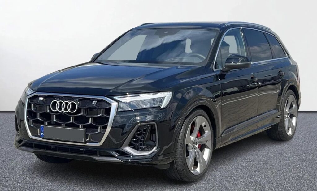 Lifestyle: „Audi Q7 – idealny towarzysz rodzinnych podróży w luksusie i komforcie.” Biznesowy: „Audi Q7 – prestiżowy SUV premium, który podkreśla profesjonalizm i klasę.” Technologiczny: „Audi Q7 – nowoczesny SUV naszpikowany innowacyjnymi systemami wspierającymi kierowcę.” Praktyczny: „Audi Q7 – przestronne wnętrze, 7 miejsc i komfort jazdy na najwyższym poziomie.” Sportowy akcent: „Audi Q7 – dynamiczny SUV z napędem quattro i imponującymi osiągami.” Premium: „Audi Q7 – elegancja, jakość i niemiecka precyzja w jednym samochodzie.” Marketingowy: „Audi Q7 – luksus, który możesz mieć na co dzień dzięki ofercie Denscar.”