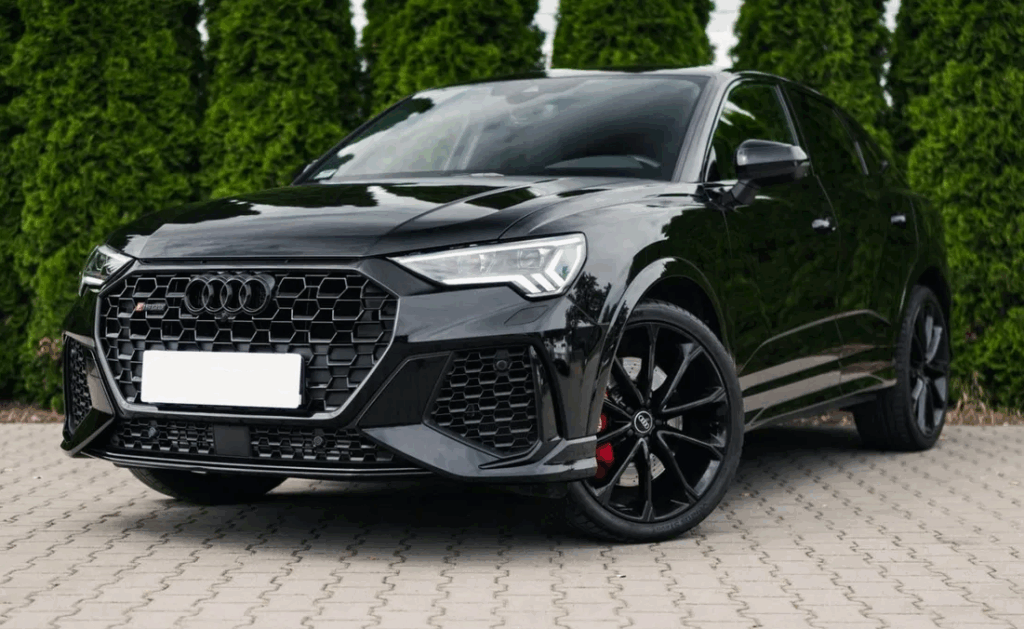 Audi RS Q3 – kompaktowy SUV sportowy dostępny w wypożyczalni Denscar Audi RS Q3 w ofercie wynajmu Denscar – moc 400 KM i napęd quattro Wynajem Audi RS Q3 w Denscar – luksusowy SUV premium na weekend lub okazję specjalną Audi RS Q3 – sportowy SUV do wynajęcia w wypożyczalni Denscar, idealny do dynamicznej jazdy Kompaktowy SUV Audi RS Q3 dostępny w ofercie wynajmu Denscar – komfort i emocje za kierownicą