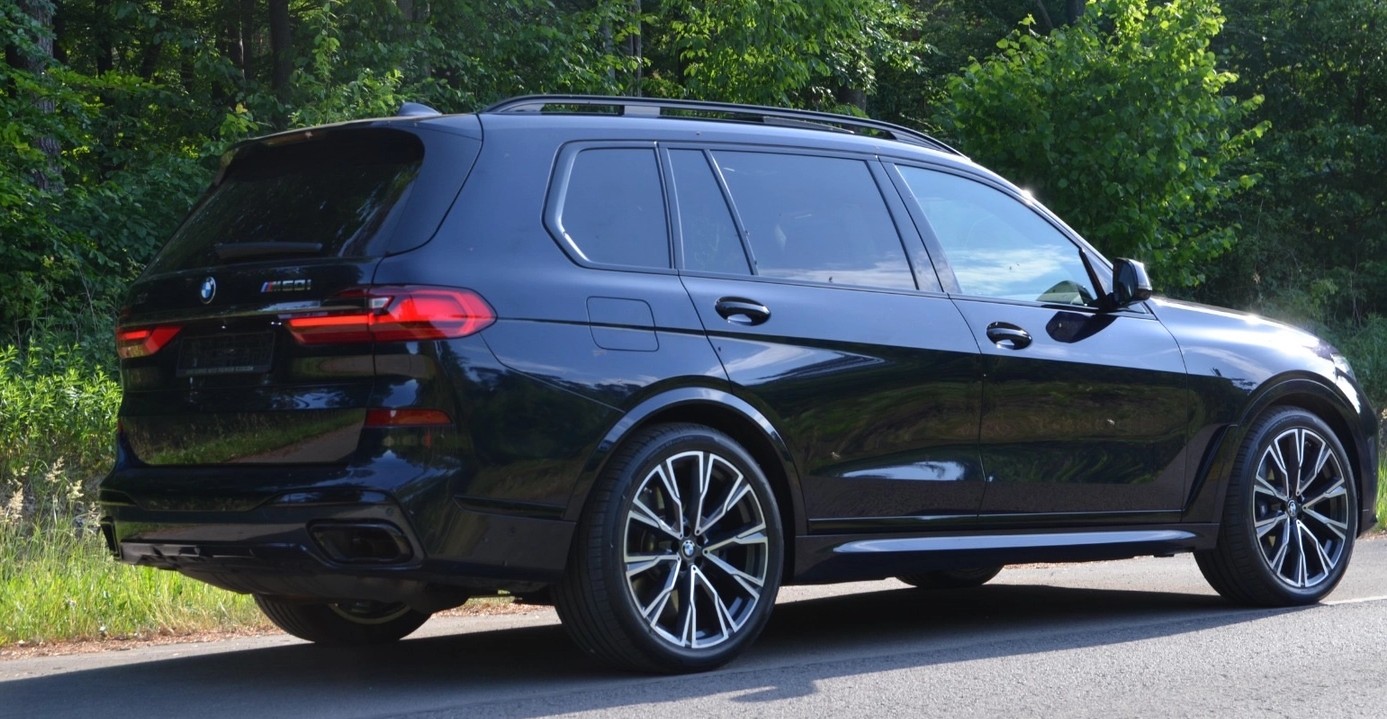 BMW X7M 2