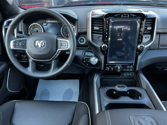 Dodge-Ram-Laramie-Sport-Night-Edition-006