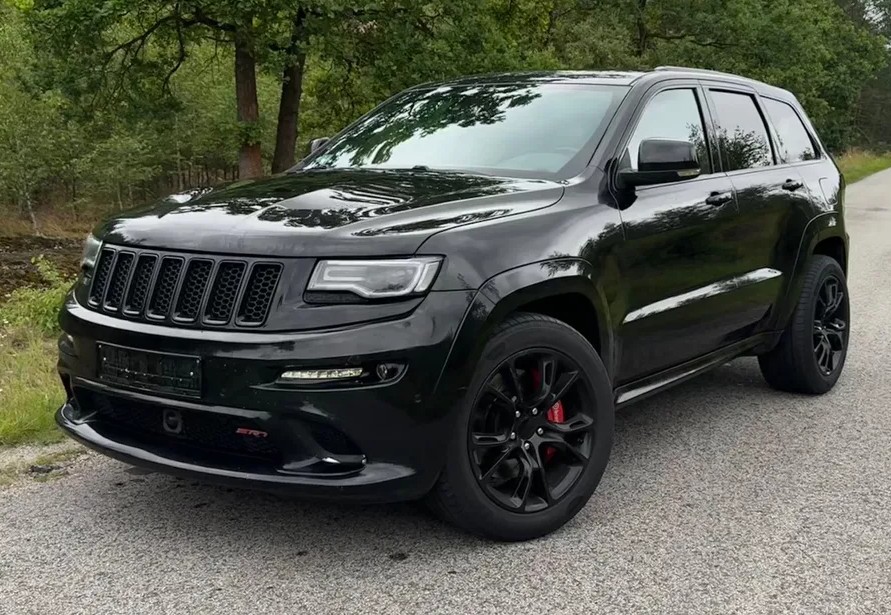 Jeep Grand Cherokee SRT – potężny SUV 475 KM dostępny w wypożyczalni Denscar Wynajem Jeep Grand Cherokee SRT – luksus, moc i terenowe możliwości w Denscar Jeep Grand Cherokee SRT – sportowy SUV z silnikiem HEMI do wynajęcia SUV Jeep Grand Cherokee SRT – ekstremalne osiągi i komfort dostępne w Denscar Jeep Grand Cherokee SRT – luksusowy i dynamiczny SUV na wynajem w Denscar Wypożycz Jeep Grand Cherokee SRT w Denscar – potężna moc i sportowy charakter Jeep Grand Cherokee SRT – amerykański SUV premium do wynajęcia w Denscar