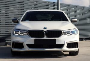 BMW M550i xDrive – luksusowy sedan V8